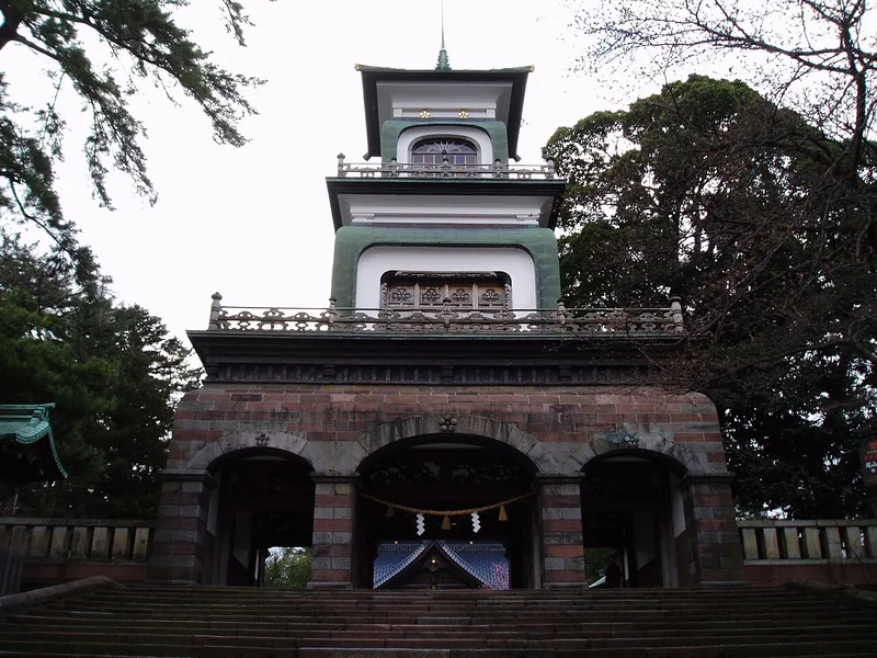 The distinctive gateway at Oyama Shrine