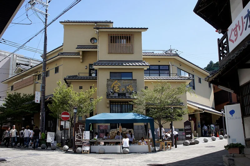 The entrance to Kin no Yu public bathhouse in Arima Onsen