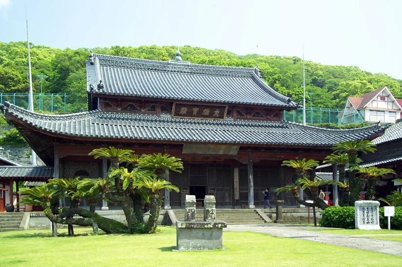 Traditional tiled roof and courtyard at Kofukuji Temple in Nagasaki