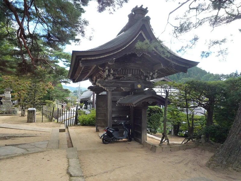 The gate at Hokkeji on Takayama’s Higashiyama temple route