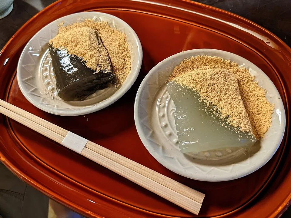 Two styles of warabi mochi dusted with kinako, roasted soybean flour.