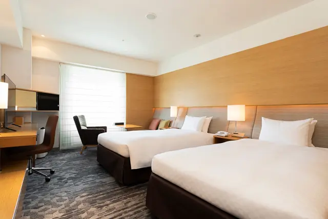 A Business Class twin guest room at Hotel Nikko Kansai Airport