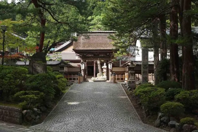 Tree-lined entrance to Koyasan Saizen-in temple lodging