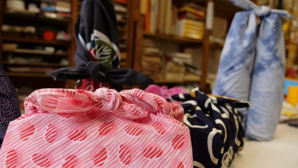 Cloth wrapping tied around an object