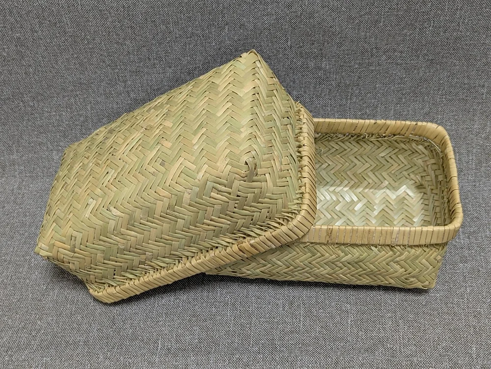 A woven suzutake bento box
